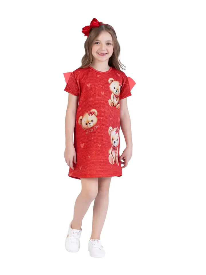 Menina de vestido vermelho com ursinhos